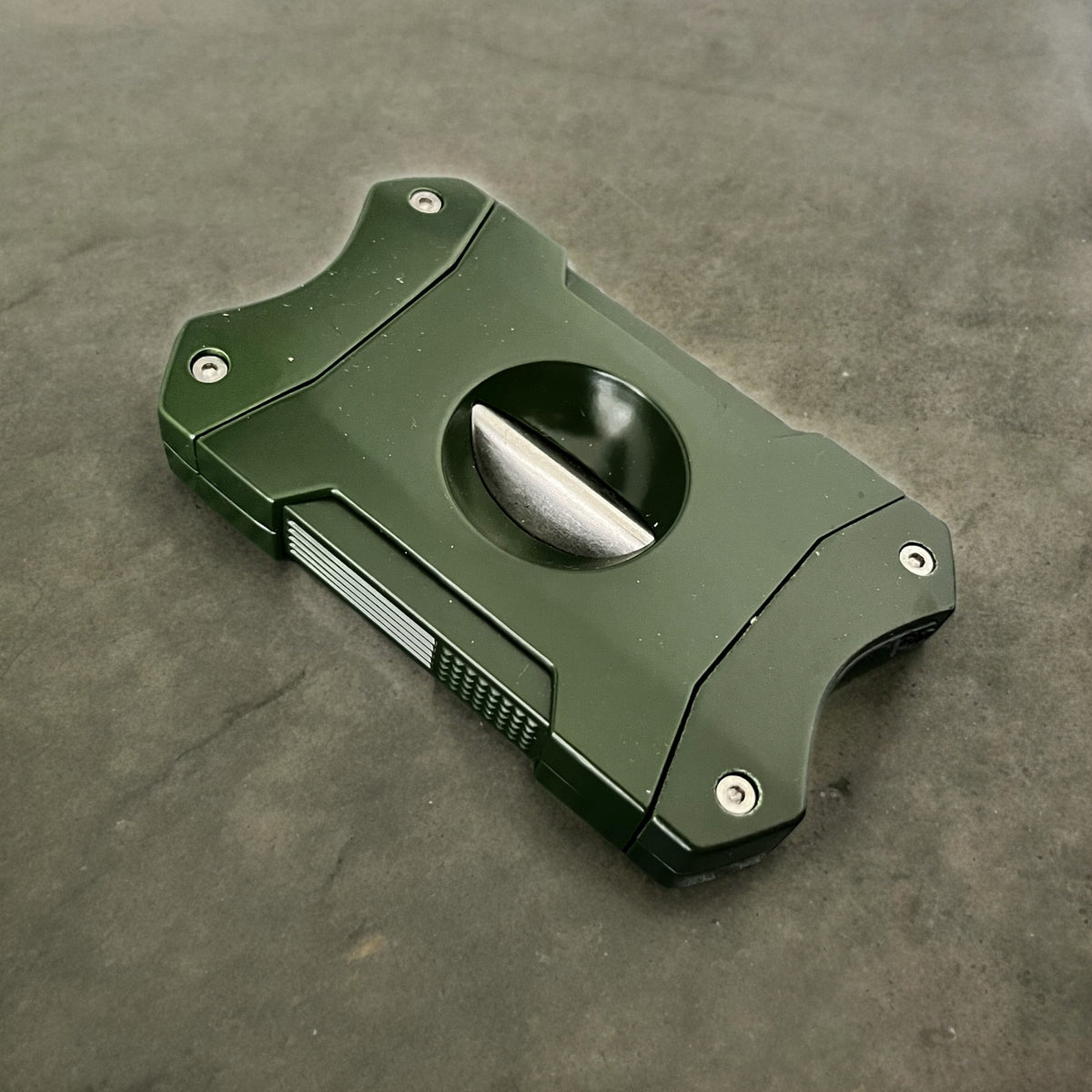 Industrial Cigar Cutter V-Cut Army Green – Cigar Dagger