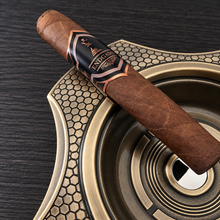 Load image into Gallery viewer, Snakeskin 4 Finger Metal Cigar Ashtray
